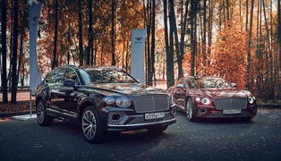 Bentley bentayga v8 and continental gt mulliner_saint petersburg